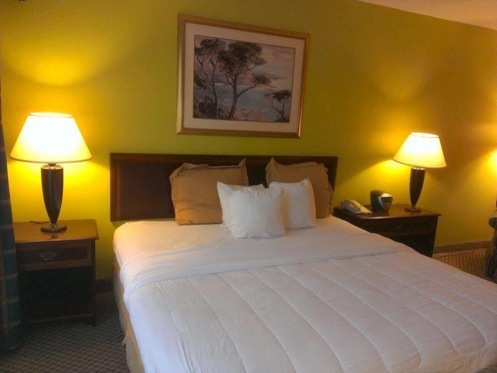 Hotel I-64 Richmond Dumbarton Kültér fotó